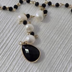 Source Unknown Black and White Pearl Necklace with Gold Accents